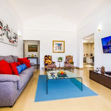 Villa Qura *